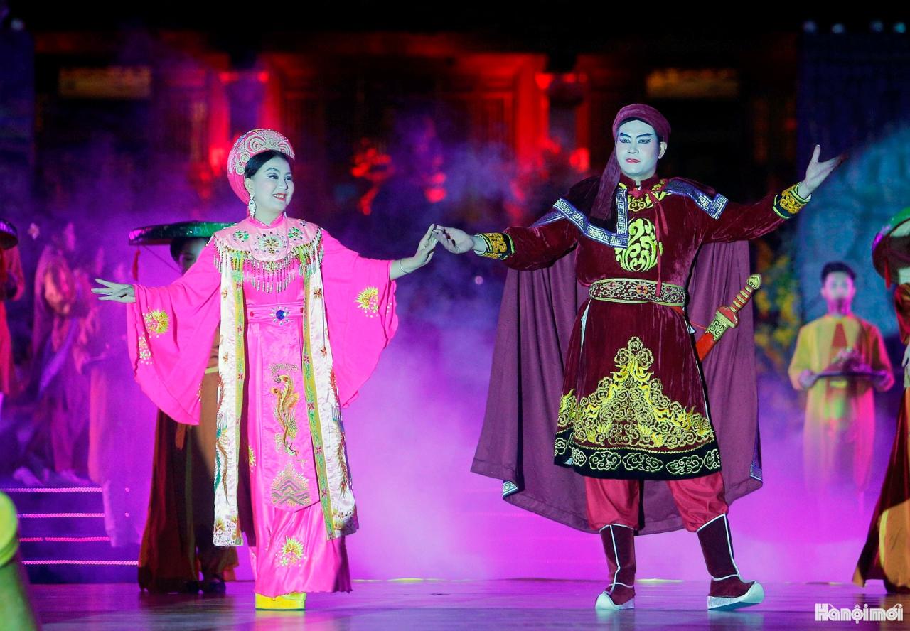 Lưu bản nháp tự động Hình tượng Hoàng đế Quang Trung - Nguyễn Huệ và Ngọc Hân công chúa mang lại nhiều cảm xúc cho người xem.